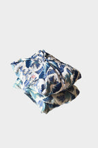Furoshiki Mont Fuji plegado · así llega tu Fūwa · tela a juego con Sailor azul y plata