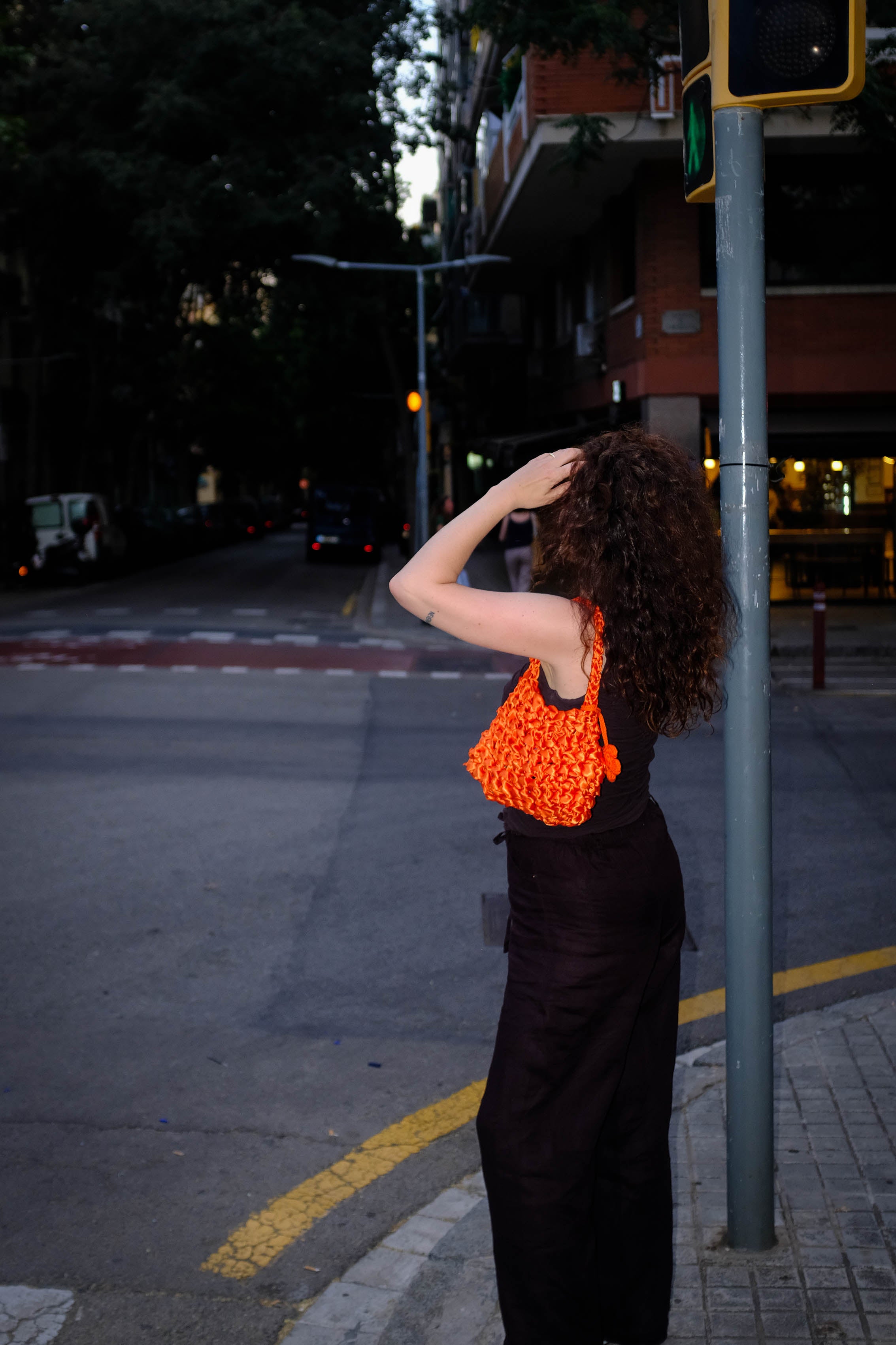 Bolso Sailor daidai · vista lifestyle nocturna · color naranja · Fūwa