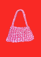 Bolso Sailor sakura · bolso de asa media de ganchillo rosa sobre fondo rojo · Fūwa